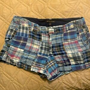 Plaid 100% cotton British Khaki soft shorts. Size 6.